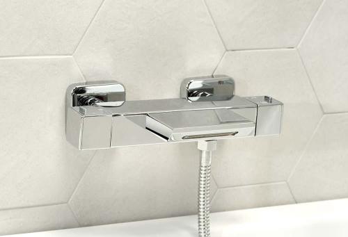 Bateria wannowa ścienna z termostatem chrom połysk DIMY DM292 Sapho na ścianie