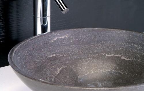 Umywalka nablatowa kamienna 40 x 12 cm matowy ciemny kamień BLOK 2401-02 Sapho z bliska