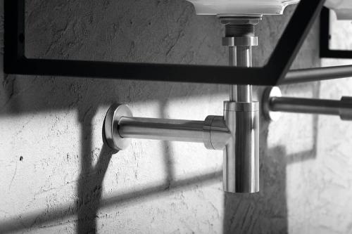 Syfon umywalkowy stal nierdzewna satyna 32 mm MINIMAL MI036 Sapho zamontowany