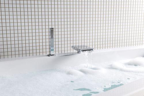 Rączka prysznicowa 1-funkcyjna F28 Sapho aranżacja