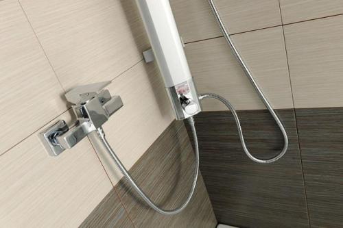 Panel prysznicowy do baterii ściennej TOUR SL030 Aqualine aranżacja