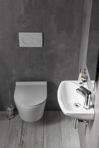 Umywalka ceramiczna mała 45 x 28 cm 91451 Aqualine  aranżacja