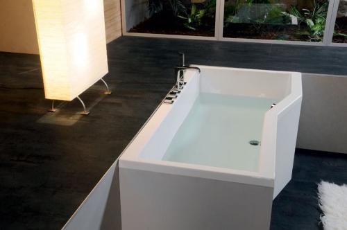 Wanna akrylowa asymetryczna 170x85 cm (prawa) VERSYS 70611 Polysan