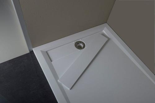 Brodzik prysznicowy kwadratowy kompozytowy 90 x 90 cm z odpływem liniowym ARENA 71601 Polysan otwór odpływowy