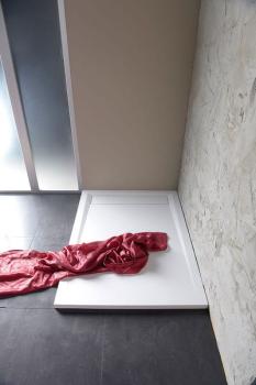 Brodzik prysznicowy prostokątny kompozytowy 120 x 80 cm z odpływem liniowym VARESA 71604 Polysan z daleka