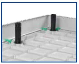 Nogi i klipsy do brodzików prysznicowych SMC AF18 Sanotechnik zamontowane