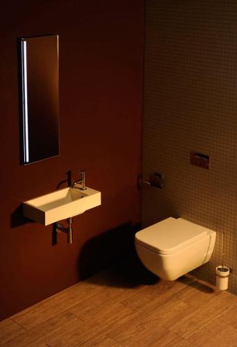 Umywalka kompozytowa mała 50 x 25 cm biały lewa ARIANA SM012 Sapho aranżacja