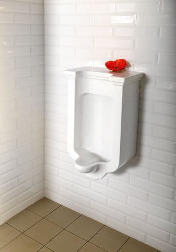 Pisuar ceramiczny 44 x 69 x 37 cm WALDORF 413001 Kerasan na ścianie