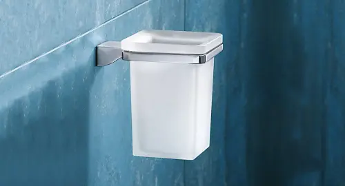Kubek na szczoteczki chrom/szkło mleczne GLAMOUR 5710 Gedy na  ścianie