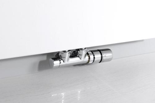Grzejnik łazienkowy 456 x 1206 mm biały ze strukturą 549 W MAGNIFICA IR135 Sapho podłaczenie