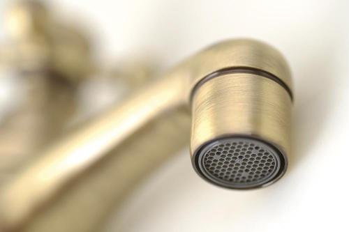 Zawór umywalkowy 83 mm brąz ANTEA SMALL 3206 Reitano z bliska