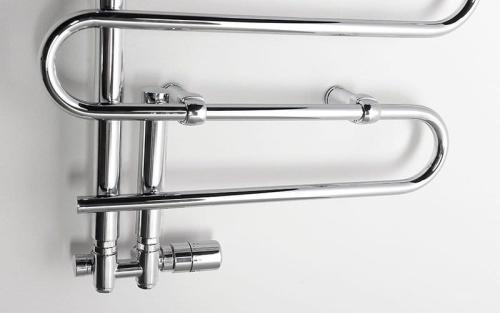 Grzejnik łazienkowy 500 x 1000 mm chrom 210 W CARISMA 1801-14 Sapho z bliska