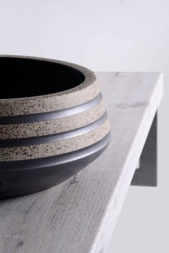Umywalka nablatowa ceramiczna 41 x 15 cm czarny PRIORI PI021 Sapho blisko