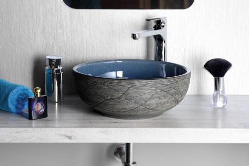 Umywalka nablatowa ceramiczna 41 x 15 cm niebiesko szary PRIORI PI020 Sapho wizualizacja