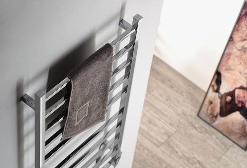 Łazienkowa suszarka elektryczna z timerem 620 x 1160 mm chrom 120 W ESKINADO ER430T Sapho z góry