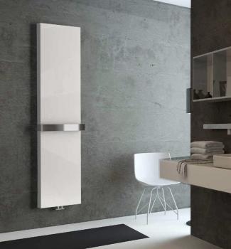 Grzejnik łazienkowy 450 x 1800 mm biały 742 W NEUSTADT N180 Sanotechnik aranżacja