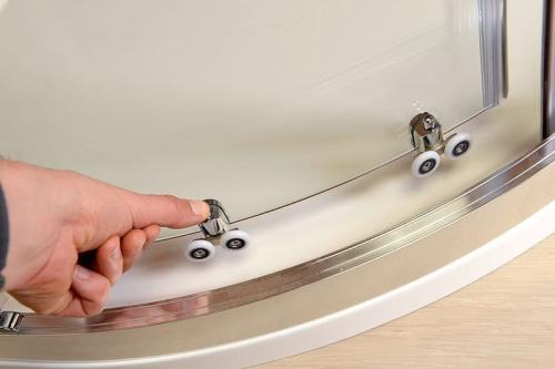 AKCE kabina prysznicowa półokrągła 90x90 narożna szkło matowe AG4295 Gelco rolki