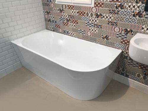 Wanna wolnostojąca 170x80 cm lewa TIBERA L E1026 Aqualine aranżacja