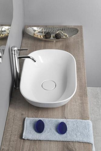 Umywalka nablatowa kompozytowa 50 x 35 cm biały ERIDAN ER500 Sapho aranzacja