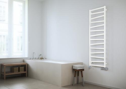 Grzejnik łazienkowy 500 x 1572 mm biały 582 W ZIG ZG516 Sapho aranżacja