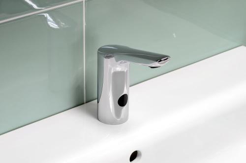 Bateria sensorowa stojąca 24 V DC chrom PS781 Sapho wizualizacja