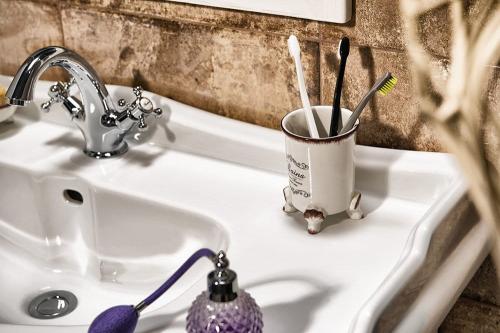 Kubek stojący ceramiczny AMELIE AM98 Gedy z bliska