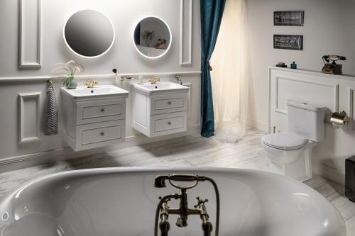 Szafka umywalkowa 68,5 x 52 x 46,5 cm biały półpołysk Violeta VI075-3131 Sapho