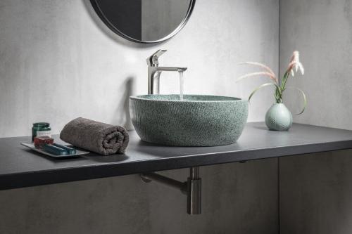 Umywalka nablatowa ceramiczna 42 x 15 cm zielony PRIORI PI013 Sapho wizualizacja