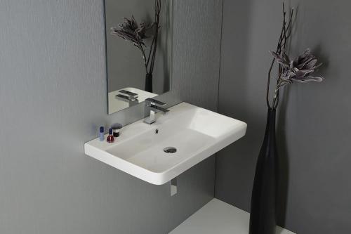 Umywalka ceramiczna meblowa 80 x 46 cm biały THALIE 80 TH11080 Sapho aranżacja