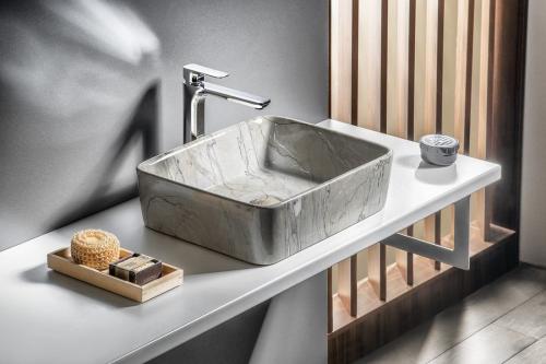 Umywalka nablatowa ceramiczna 48 x 13 x 38 cm szary marmur DALMA MM513 Sapho wizualizacja