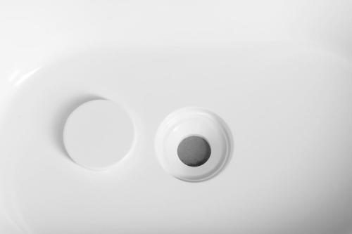 Umywalka kompozytowa nablatowa 60 x 38 cm biały GERANO GN600 Sapho z pokrywą