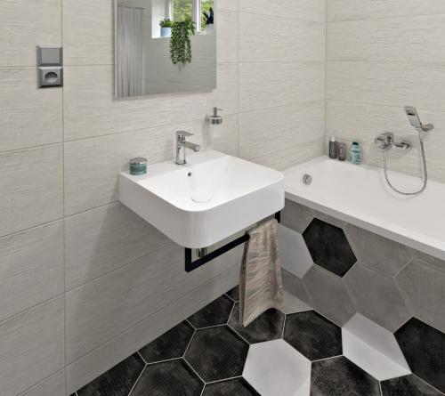 Umywalka ceramiczna nablatowa 61 x 50 cm biały SOTT AQUA 10SQ51061 ISVEA aranżacja