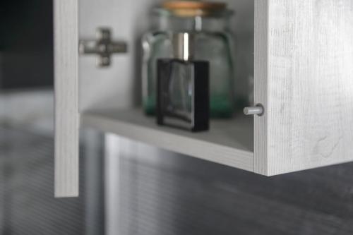 Szafka górna wisząca 35 x 50 x 22 cm dąb Polar lewa/prawa TREOS TS040-1010 Sapho z bliska