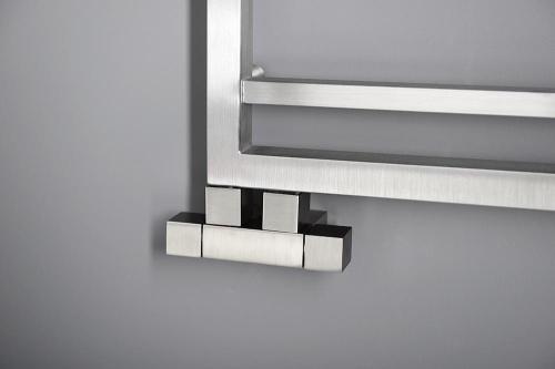 Zestaw przyłączeniowy zespolony rozstaw 50 mm stal nierdzewna szczotkowana CUBE TWIN CP582S Sapho z bliska