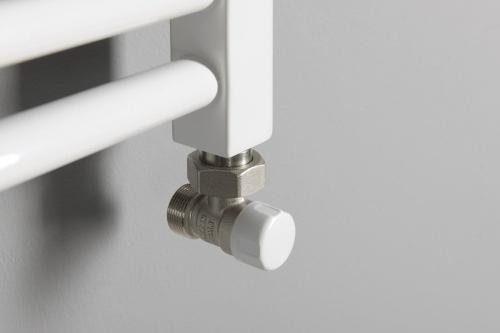 Zestaw przyłączeniowy kątowy nikiel/biały ECO CP9810S Aqualine z bliska