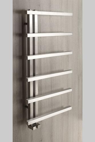 Grzejnik łazienkowy 500 x 1000 mm stal nierdzewna szczotkowana 213 W SIERRA NR220 Sapho na ścianie