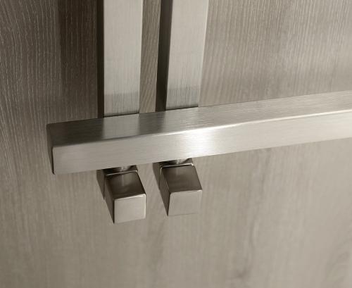 Grzejnik łazienkowy 500 x 1000 mm stal nierdzewna szczotkowana 213 W SIERRA NR220 Sapho z bliska