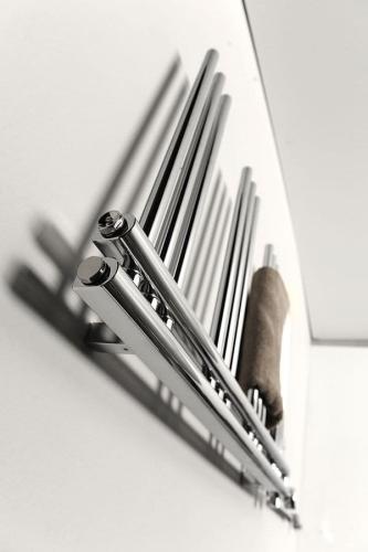 Grzejnik łazienkowy 500 x 900 mm chrom 301 W DORLION 1130-10 Sapho bokiem