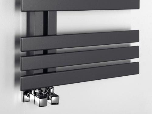Grzejnik łazienkowy 500 x 1236 mm antracyt metalik 561 W SILVANA IR154 Sapho podłączenie