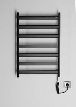 Łazienkowa suszarka elektryczna 490 x 730 x 110 mm czarny mat 105 W ELIAS EB550 Sapho na ścianie