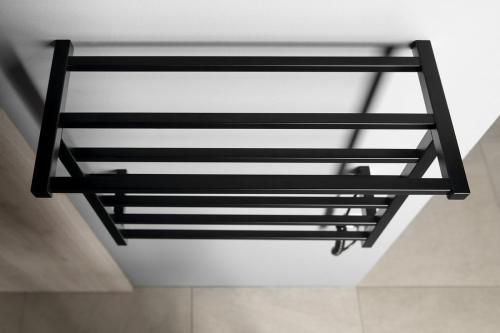 Łazienkowa suszarka elektryczna 500 x 470 mm czarny mat 60 W ELZOR EB510 Sapho góra