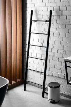 Łazienkowa suszarka elektryczna 500 x 1600 mm czarny mat 120 W KARBO KB905 Sapho wizualizacja