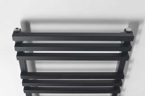 Grzejnik łazienkowy 500 x 1215 mm czarny mat 495 W FANTINA IR511 Sapho z góry