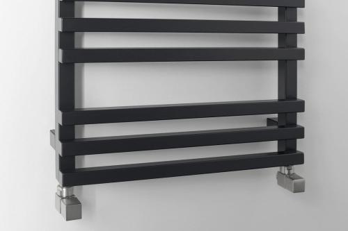 Grzejnik łazienkowy 500 x 1215 mm czarny mat 495 W FANTINA IR511 Sapho podłaczenie