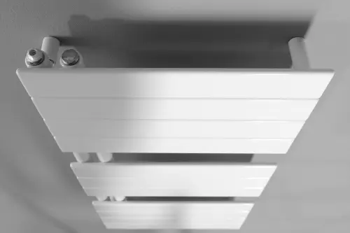 Grzejnik łazienkowy 450 x 934 mm biały 381 W MILI DC600T Aqualine  z góry