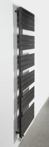 Grzejnik łazienkowy 600 x 1798 mm czarny mat 927 W MILI DC646T Aqualine z boku
