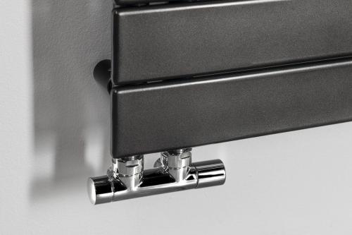 Grzejnik łazienkowy 600 x 1798 mm czarny mat 927 W MILI DC646T Aqualine podłączenie