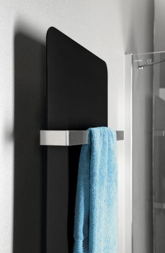 Grzejnik łazienkowy 370 x 1590 mm czarny mat 550 W TABELLA MI1539 Sapho z bliska