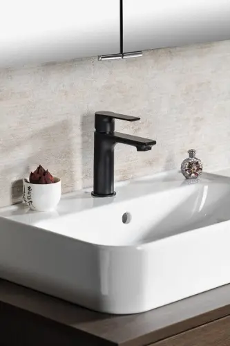 Bateria umywalkowa stojąca czarny mat PAX XA02/15 Sapho aranżacja