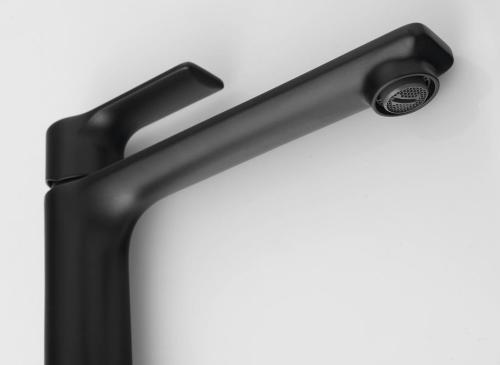 Bateria umywalkowa wysoka stojąca czarny mat PAX XA07/15 Sapho z bliska